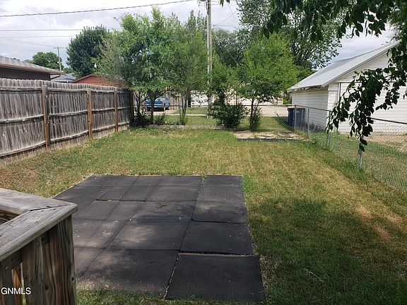 4th image of 809 9th Ave SE