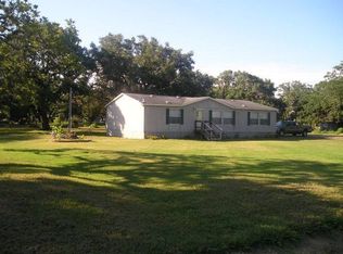 2414 Cr 306, Edna, TX 77957