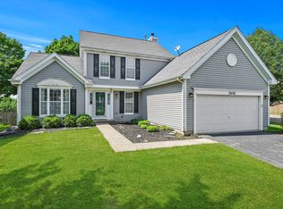 2040 Edinburgh Ln, Aurora, IL 60504