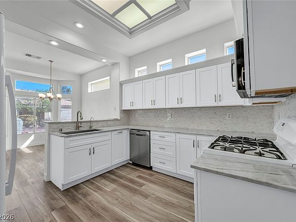 3rd image of 10144 Hunter Springs Dr