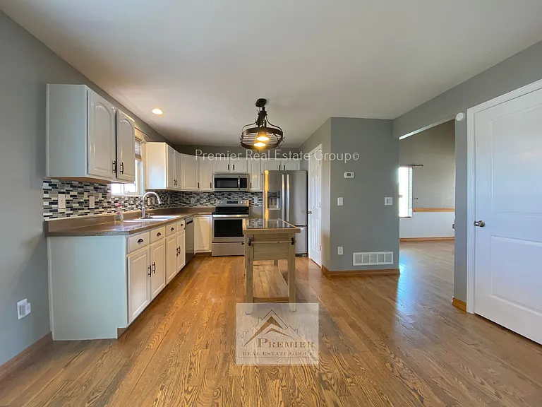 865 Winebrook Way — Photo 4