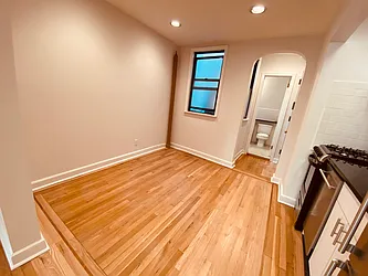 Rented by Metropolis Real Estate of Manhattan