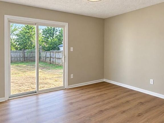 5th image of 204 Independence Ct