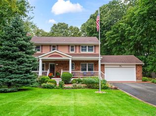 33 Dolphin Ln, Northport, NY 11768