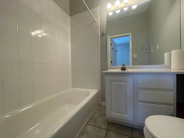 1132-1136 W Grand Ave #506-508 — Photo 8