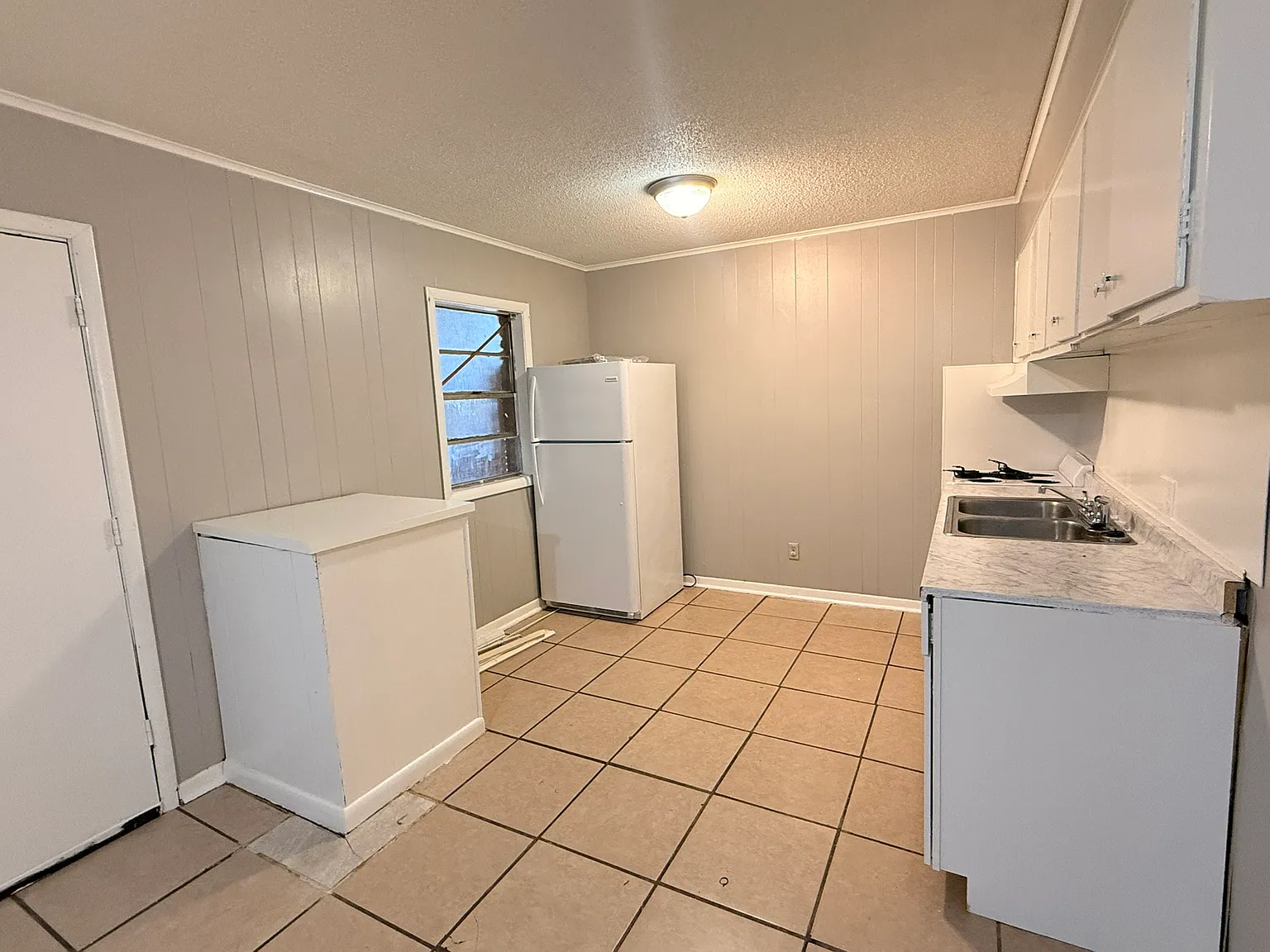 1600 Brentwood Drive - 108 — Photo 2