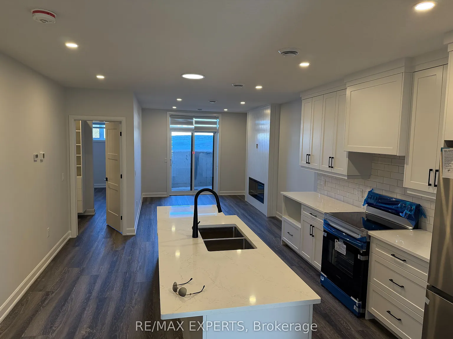 2 bed, $2,300 — Photo 1
