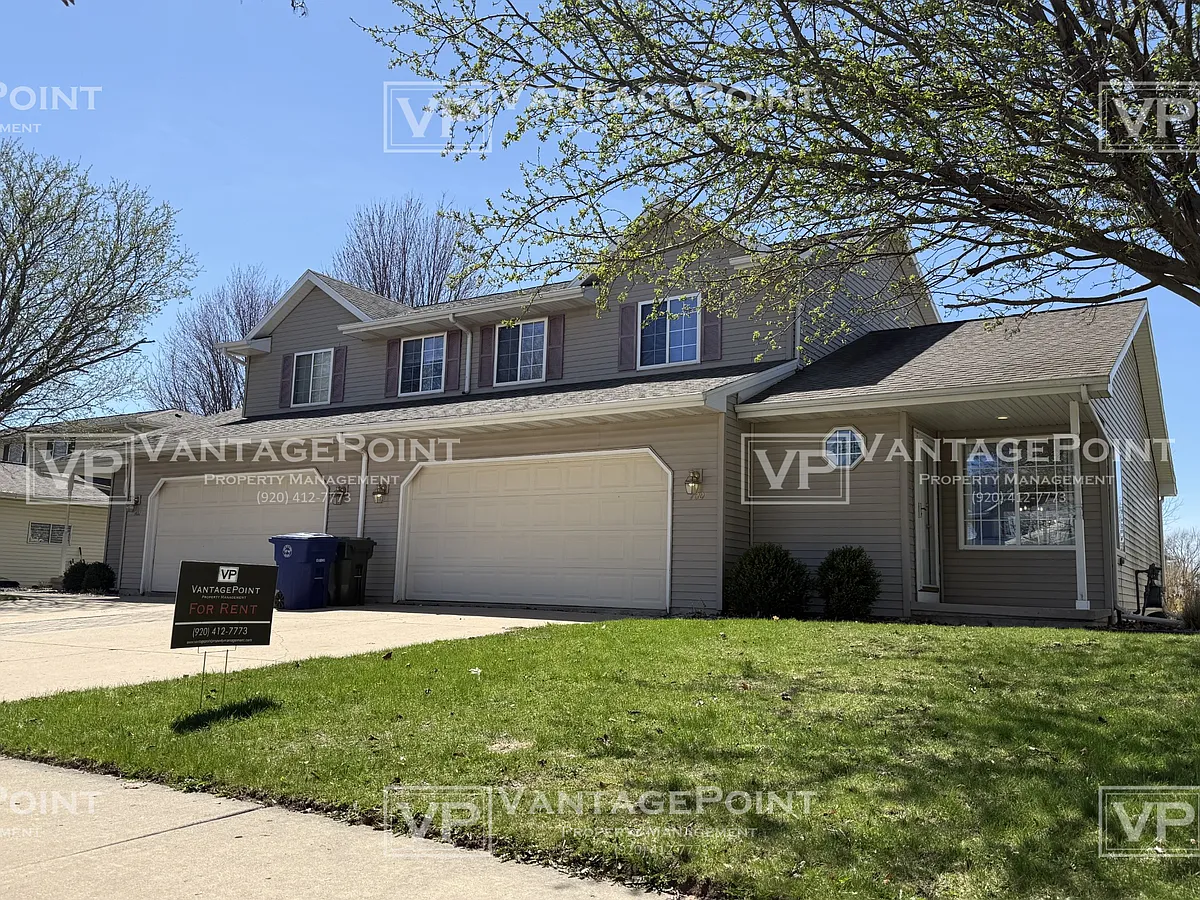 Building Photo - 700-702 Mollies Way