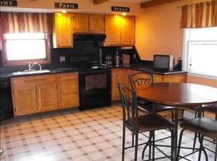 818 S Saxby Ave, Freeport, IL 61032