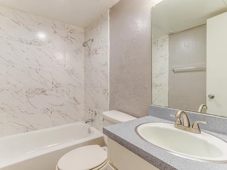 Vista Buena Apartments — Photo 22
