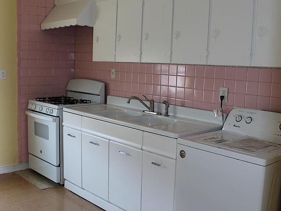 4th image of 203 S Concepcion St #1