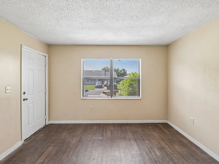 384 Cocoa Ct — Photo 25