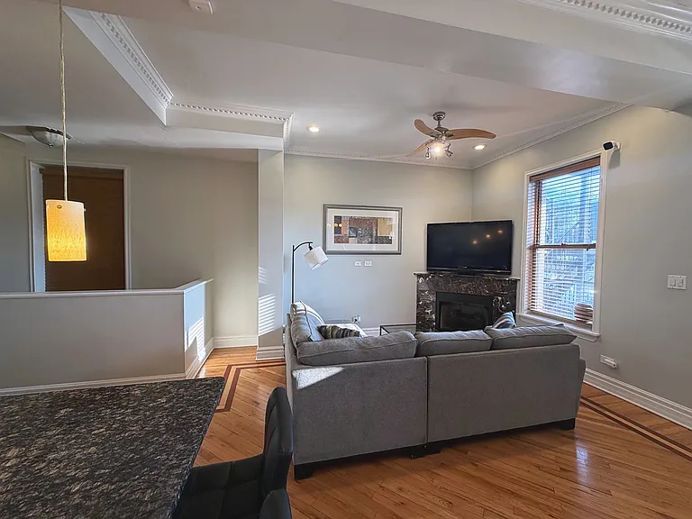 4852 S Prairie Ave #1B — Photo 4