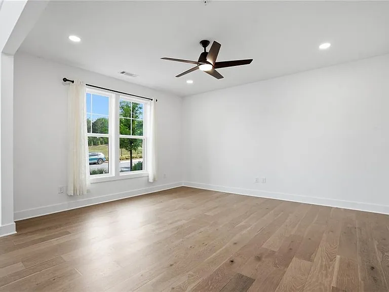 2042 Juliette Ave — Photo 5