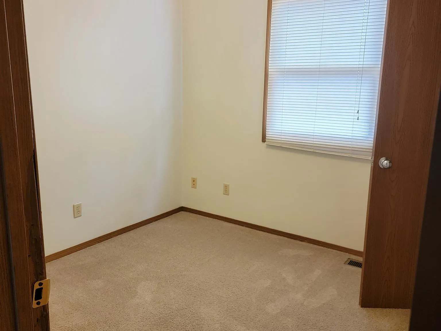 3 bed, 1.5 bath, 1200 sqft, $975 — Photo 4