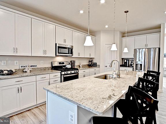 3rd image of 6 Basin Cove Way