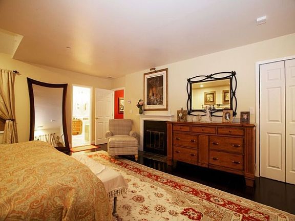 5th image of 5 Sandburg Ct #805