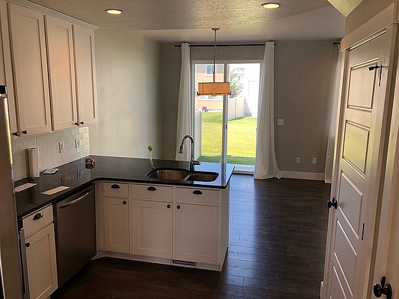 4th image of 3204 W Prairie Grass Dr