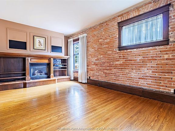 5th image of 74 Robertson Ave