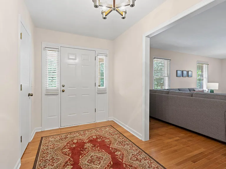 114 Fisher Dr — Photo 13