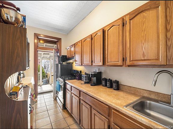 4th image of 60-34 69th Avenue