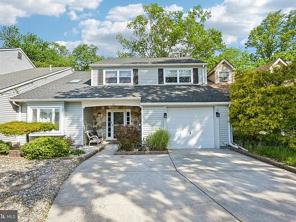 3rd image of 23 Wynnewood Dr