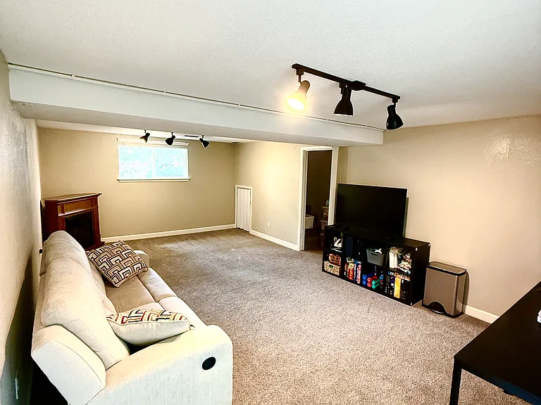 6147 Kevin Ave — Photo 15