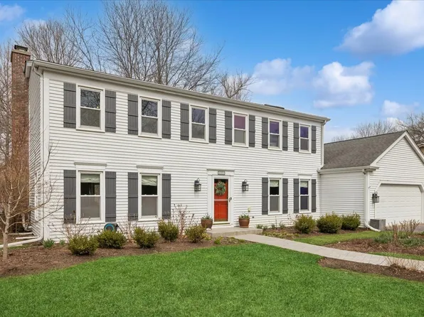 334 E Winchester Rd, Libertyville, IL 60048