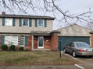 32171 Huber Ln, Fraser, MI 48026