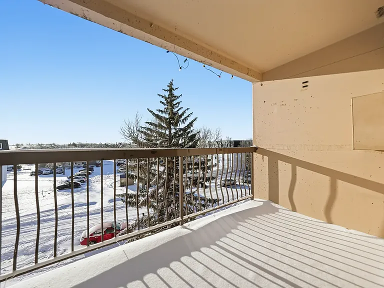 34 Kleisinger Cres — Photo 18