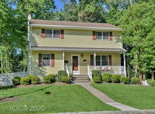 77 Mackay Ave, Waldwick, NJ 07463