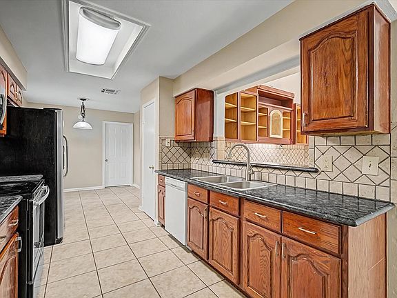 5th image of 7315 Foxside Ln