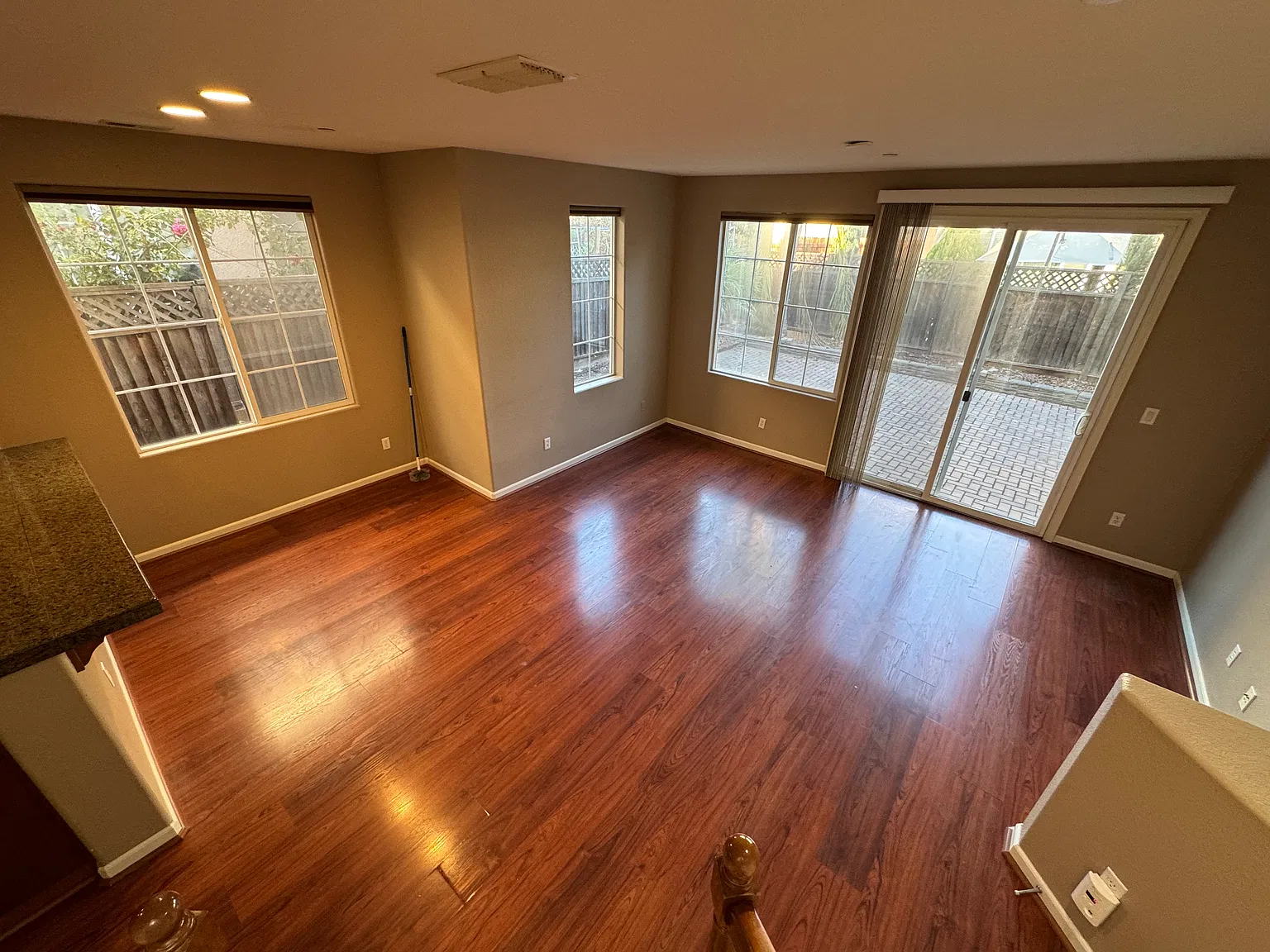 3 bed, 2.5 bath, 1337 sqft, $2,700 — Photo 2