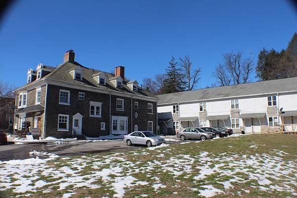 1st image of 2813 W Queen Ln