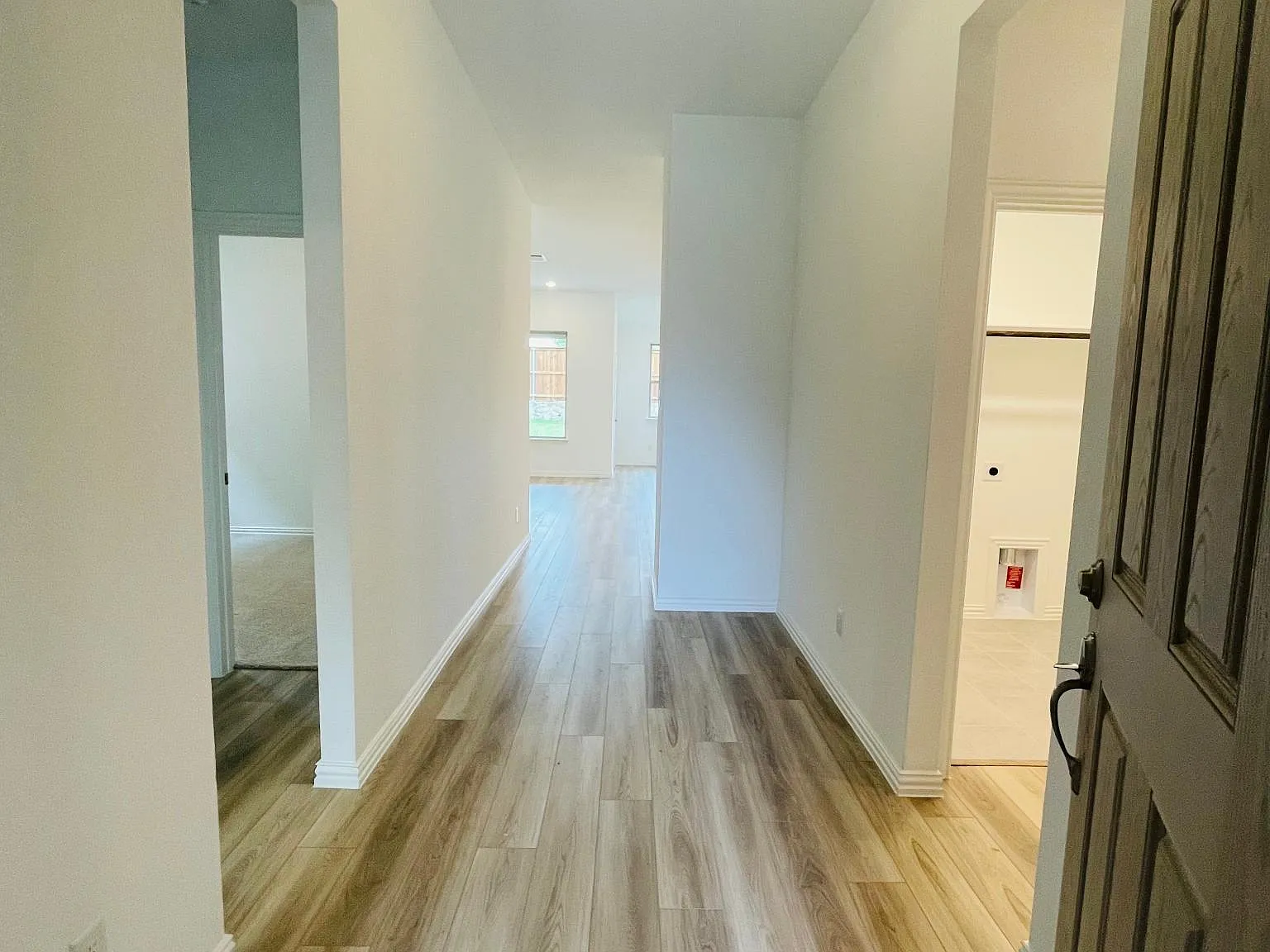 4 bed, 1926 sqft, $2,200 — Photo 2