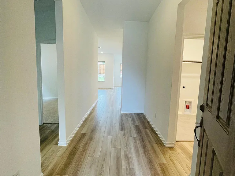 1836 Lockhart Dr — Photo 2