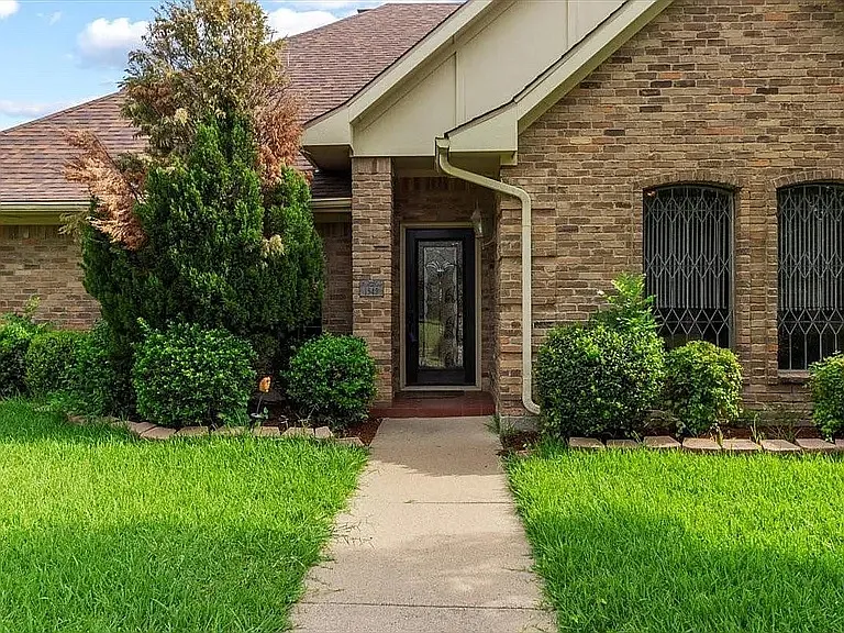 4 bed, 2378 sqft, $3,250 — Photo 2