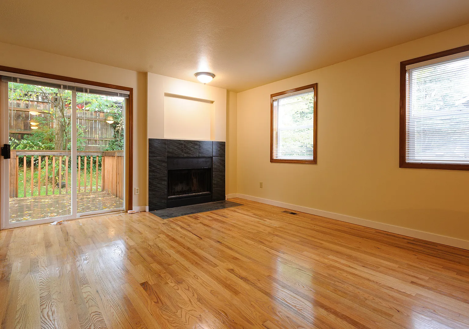 8bed, 4 BA House, Close to University Village!! — Photo 2