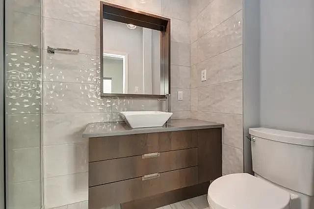Spa-style bathroom at 534 Lisgar