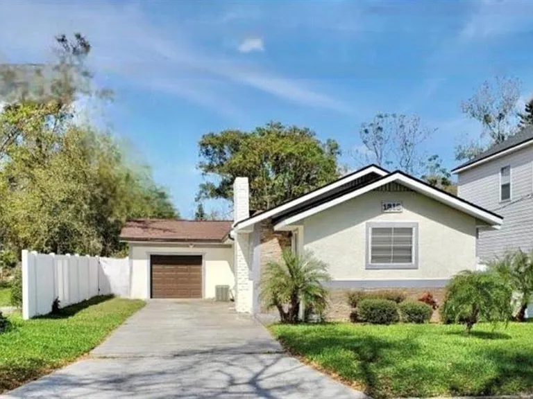 1313 Catherine St — Photo 1