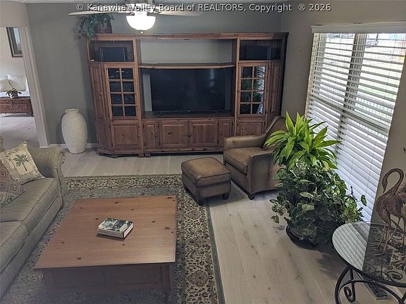 2nd image of 621 Seamans Fork Rd