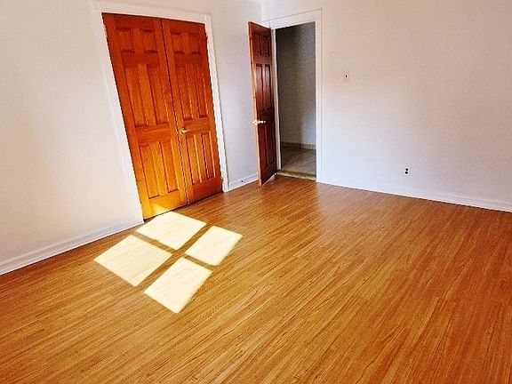 5th image of 25-12 Hoyt Ave S #2