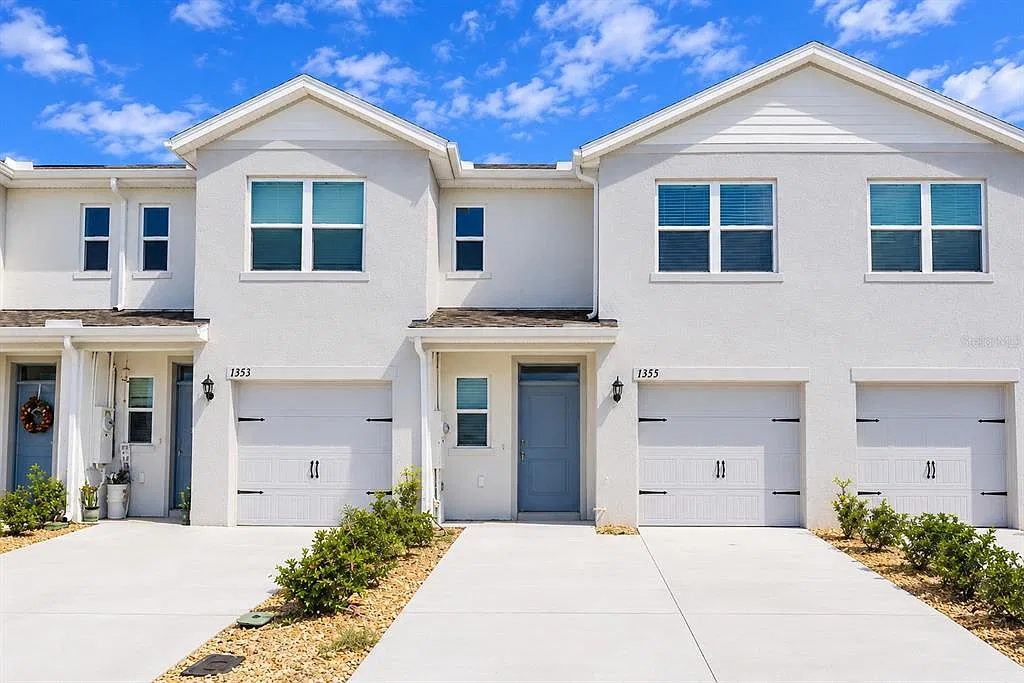 3 bed, 2.5 bath, 1463 sqft, $1,850 — Photo 1