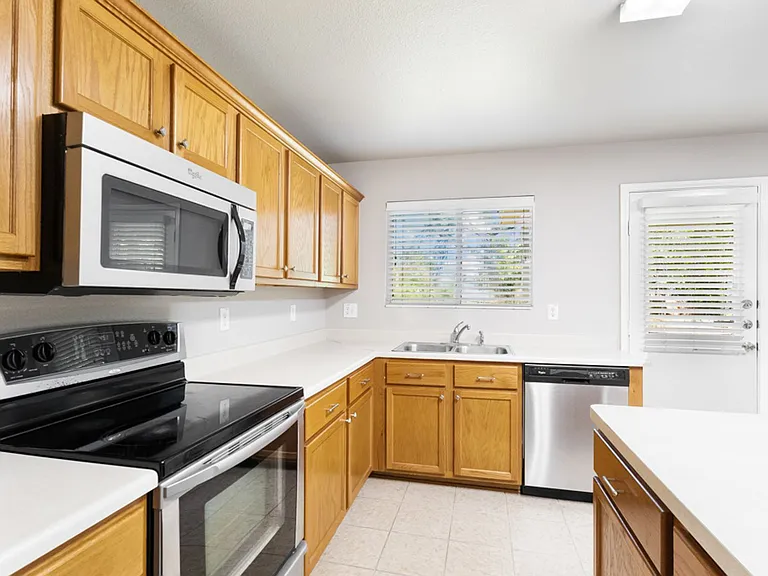 13415 Rhodes Villa — Photo 10