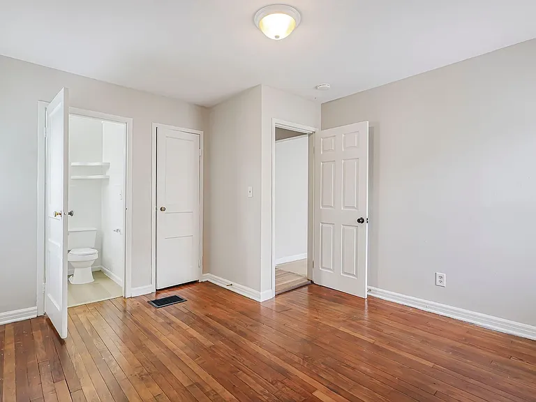 1590 Vendome Dr S — Photo 23