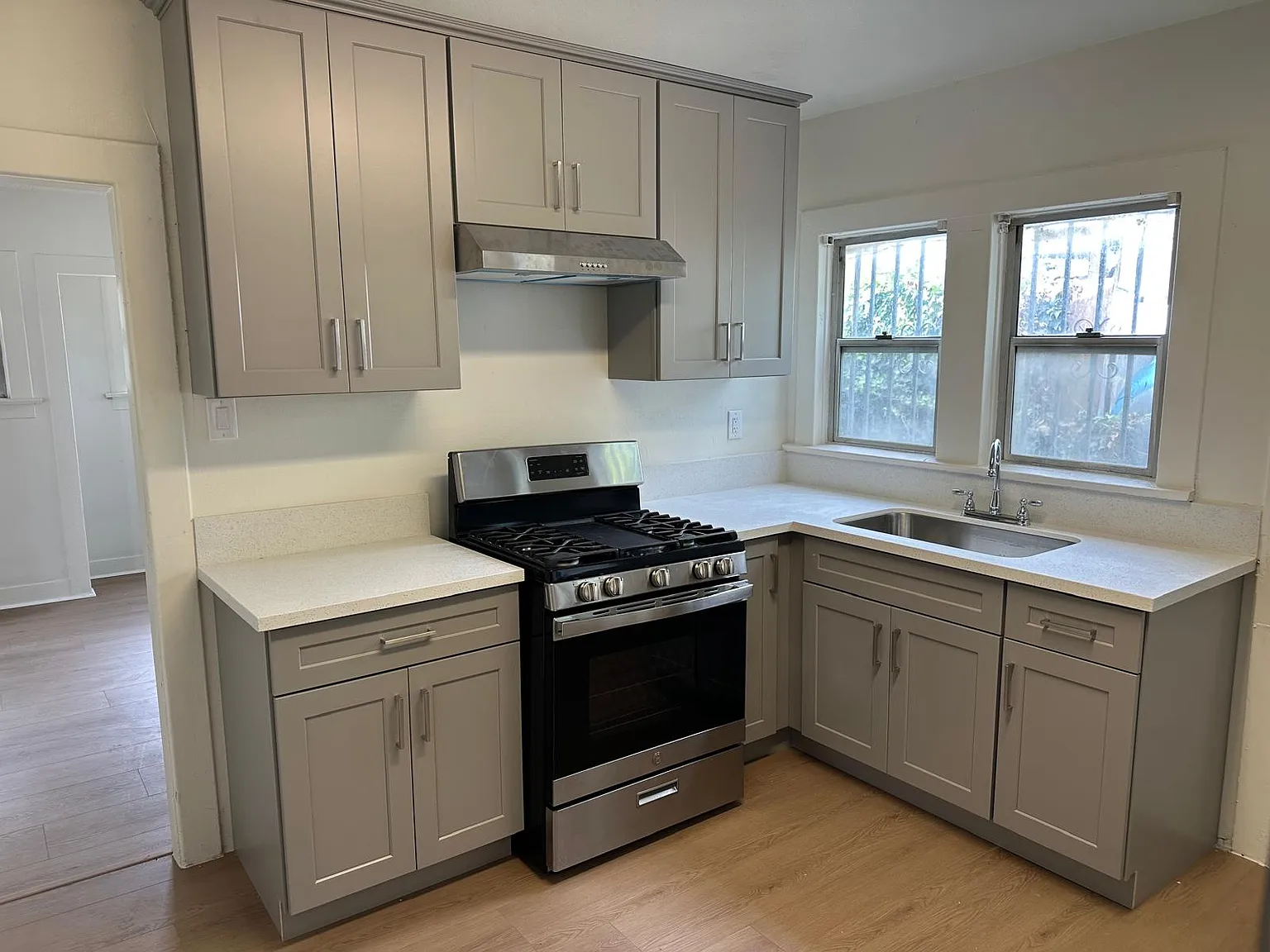 1 bed, 700 sqft, $2,000 — Photo 2