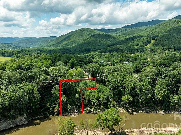 4th image of 821 River Rd