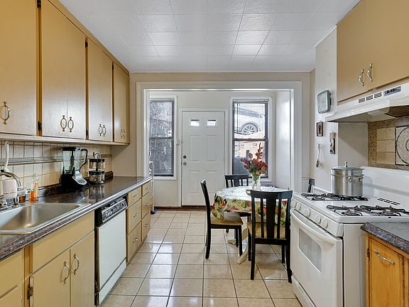 4th image of 75 Morningside Ave