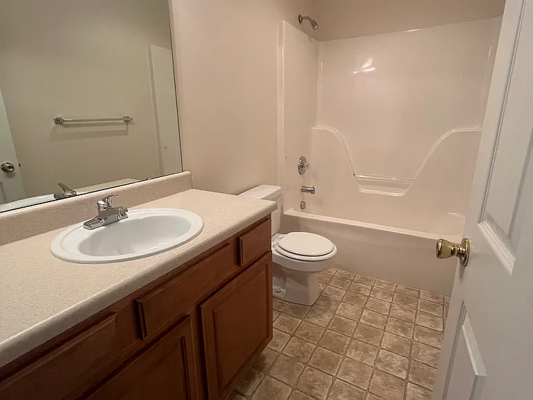 S Warmwater Ave — Photo 16