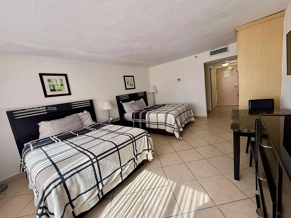 19201 Collins Ave #241
